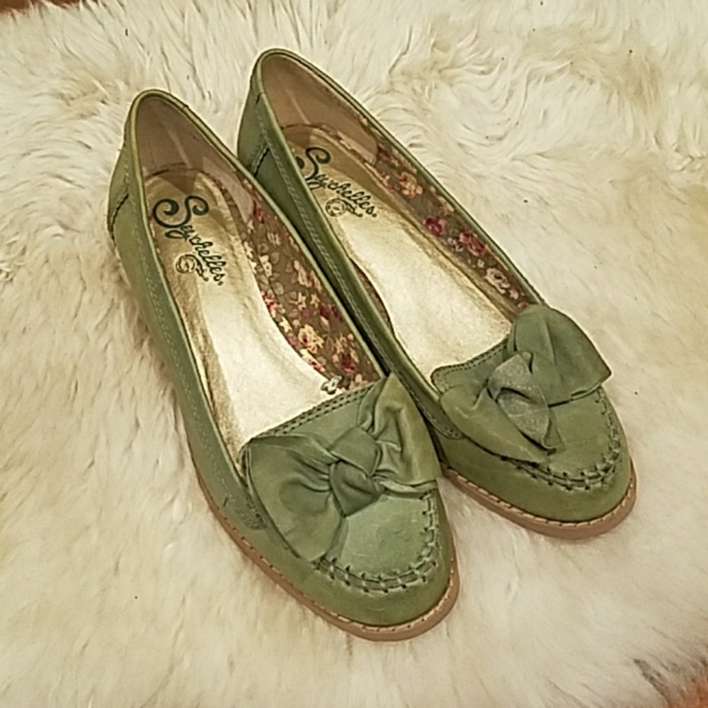 Seychelles Green flats. Size 7.5